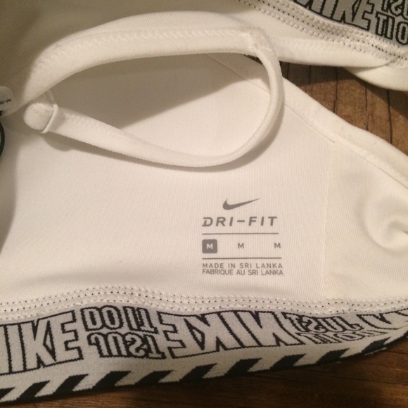SOLD NWT Nike White Indy Sports Bra: Medium - Picture 7 of 7